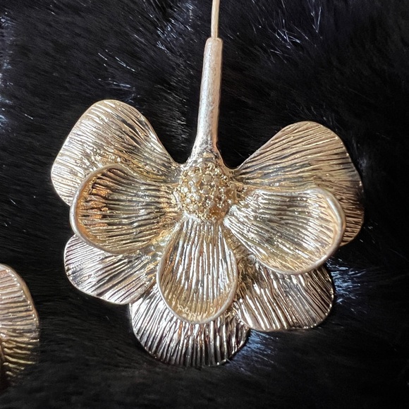 NWT The Magnolia Earrings Gold Plated Copper/Brass - Picture 4 of 6
